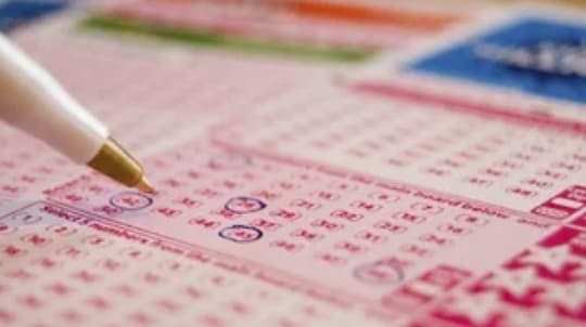 TIL a man noticed a loophole in a lottery called Winfall. When the jackpot hit $5m & had no winner, it was split between those who matched 3, 4 & 5 numbers. If he spent $1,100 on 1,100 tickets, he'd have 1 four-number winner & 18 three-number winners, earning $800 profit. He netted $7.75m over 9 yrs