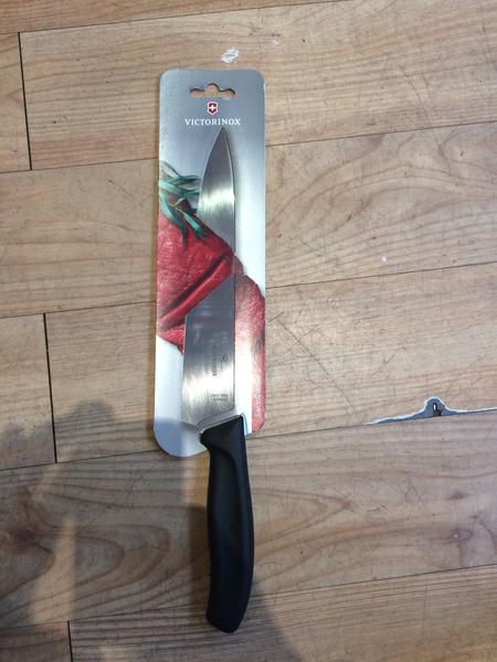 victorinox-swiss-classic-carving-knife-22-cm