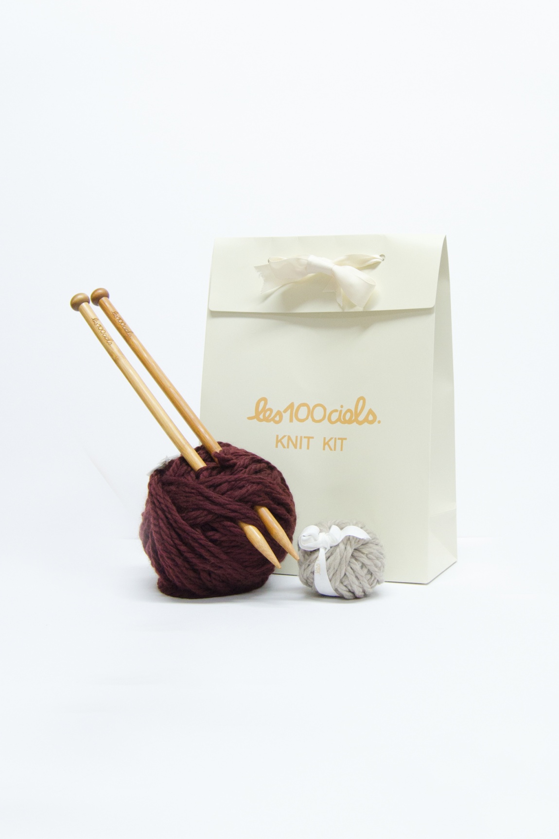 Les 100 Ciels Robin Bobble Hat Knit Kit - Wine 