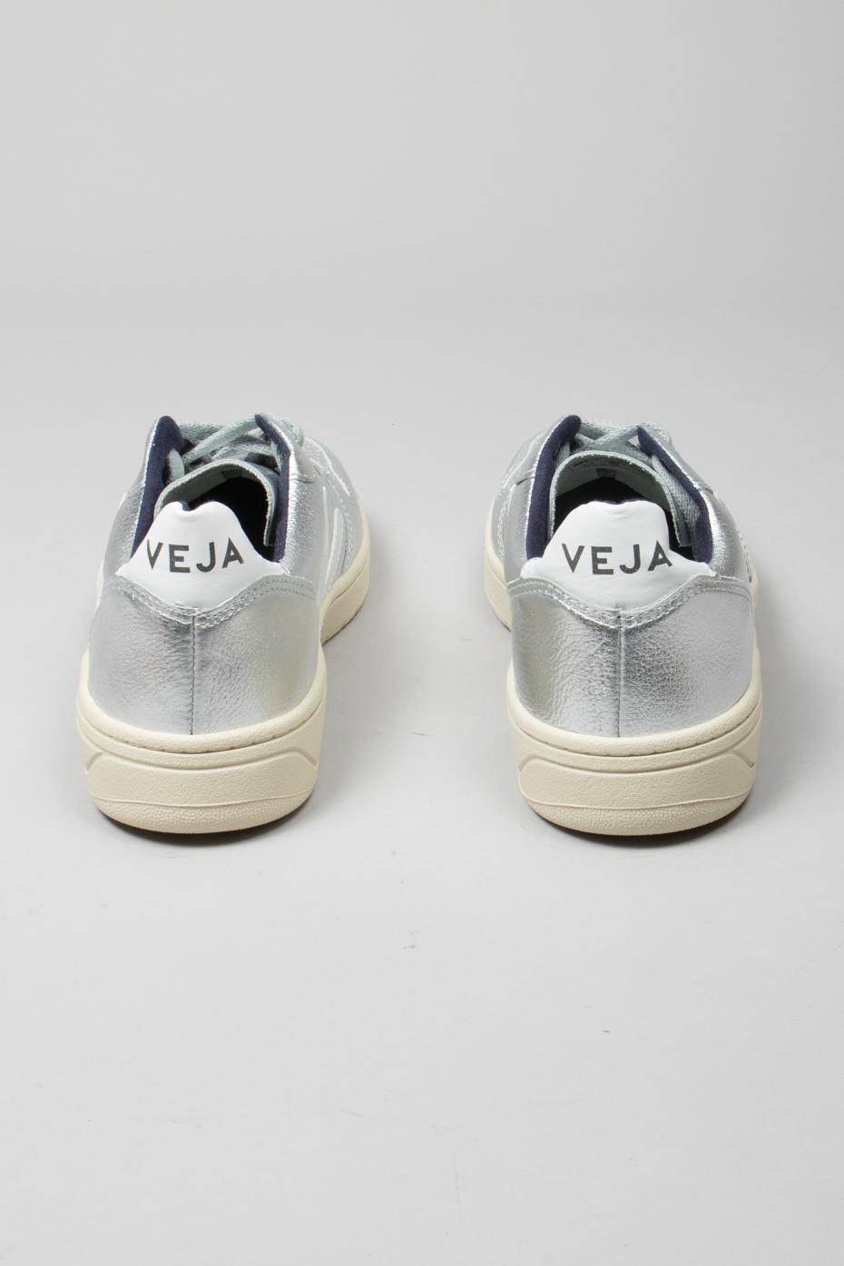 veja v10 silver trainers