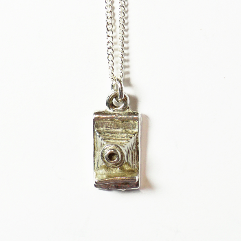 blackbird-jewellery-silver-old-style-camera-pendant-with-20-chain-blackbird-vintage