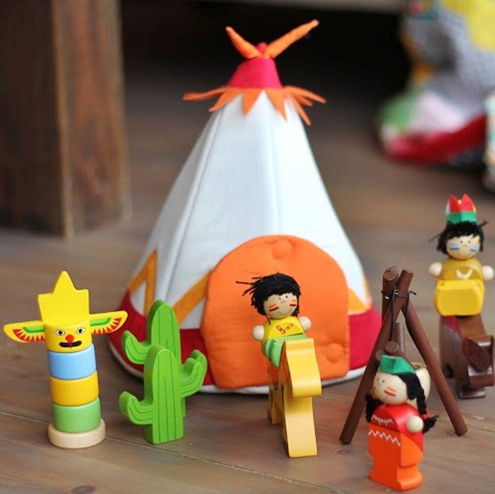 Teepee Tent and Wooden Figures Playset