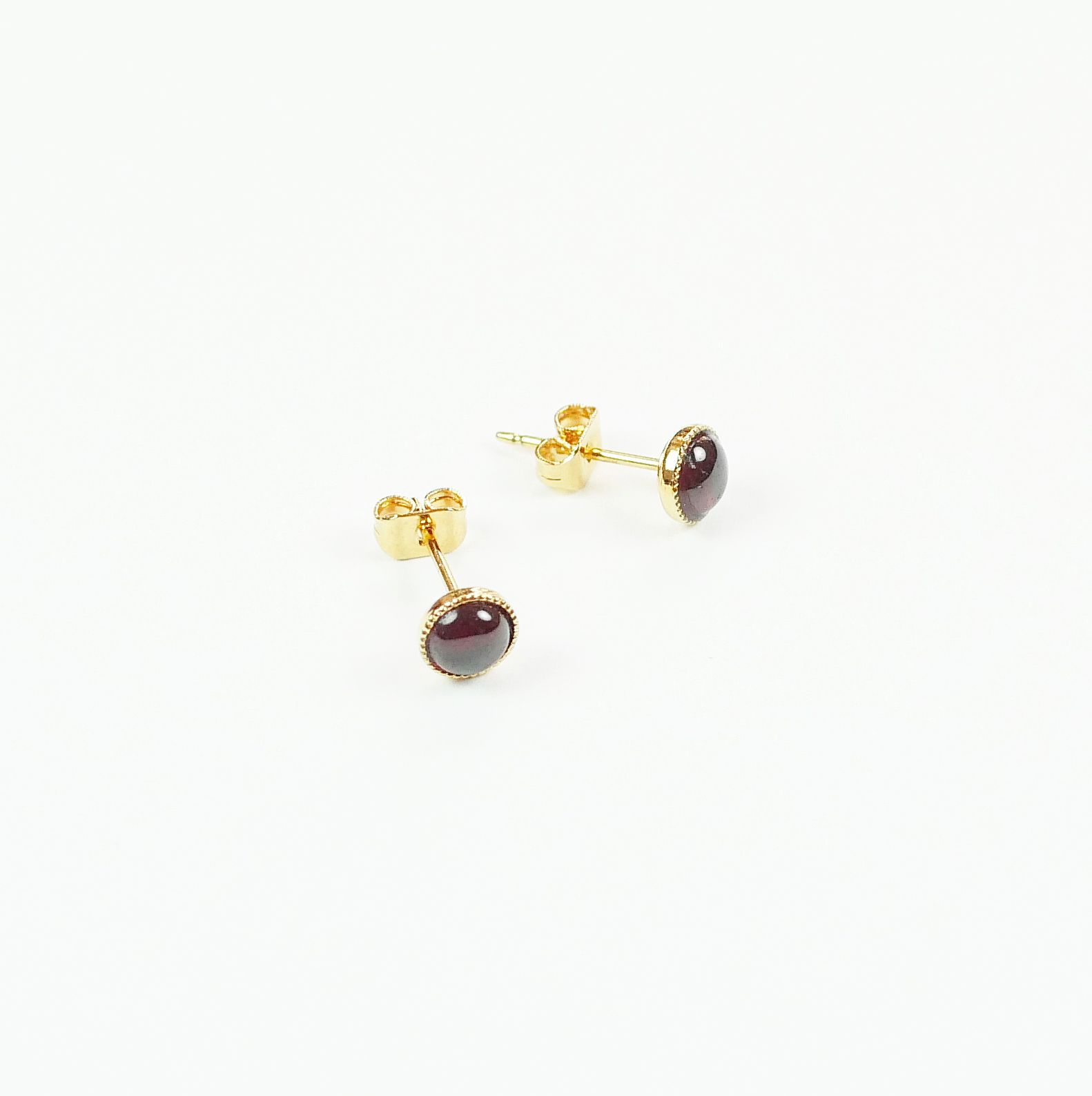 Viadoli Gold-plated Nymphéa stud earrings with Red Garnet stones 