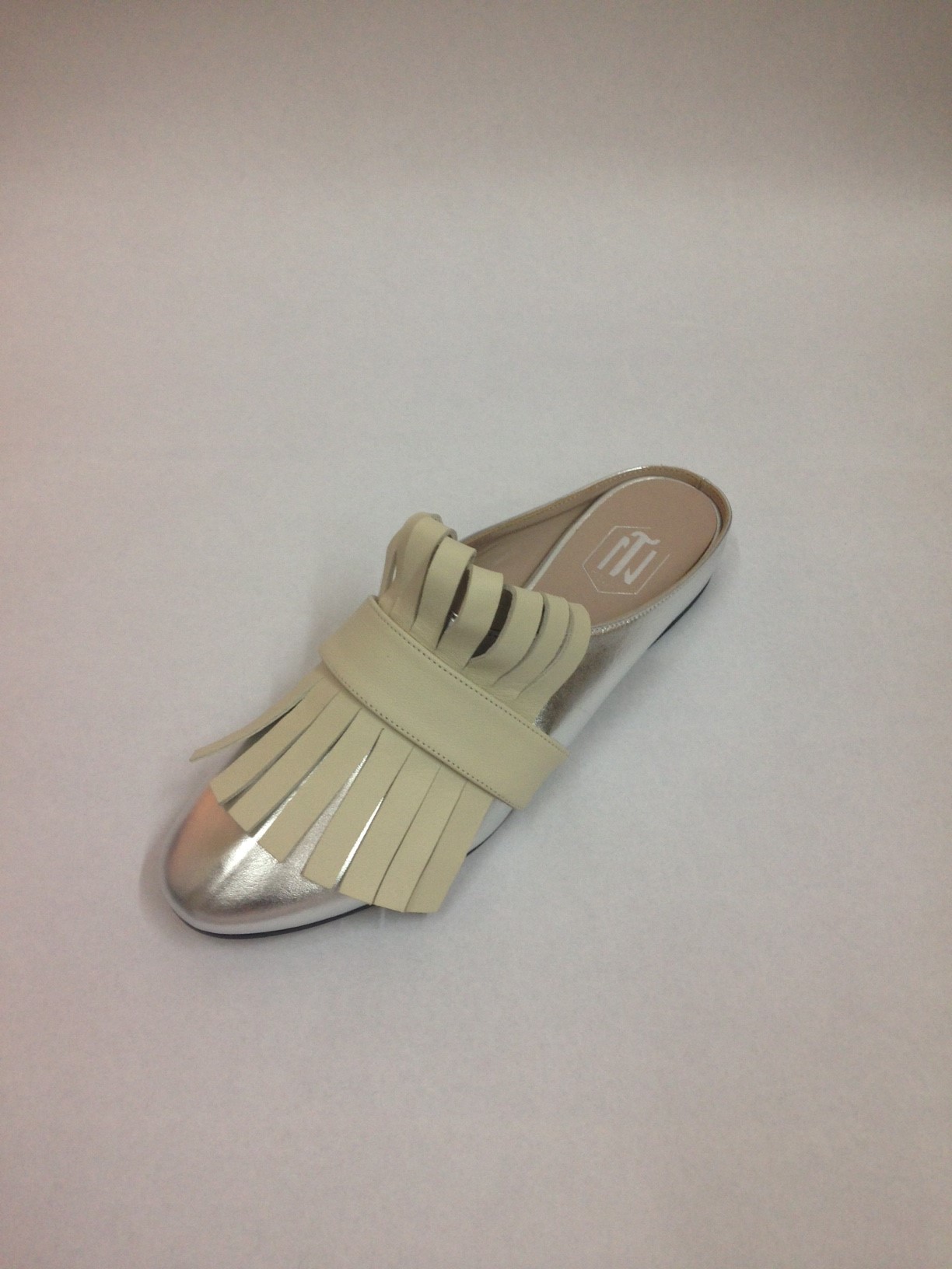 Teresa Nuñez Silver Leather Slipper Shoe