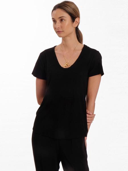 Levete Room Black Any 2 Scoop Neck Tshirt