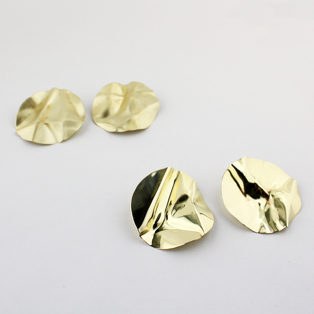 MONOMONO Large Gold Crinkled Earring 