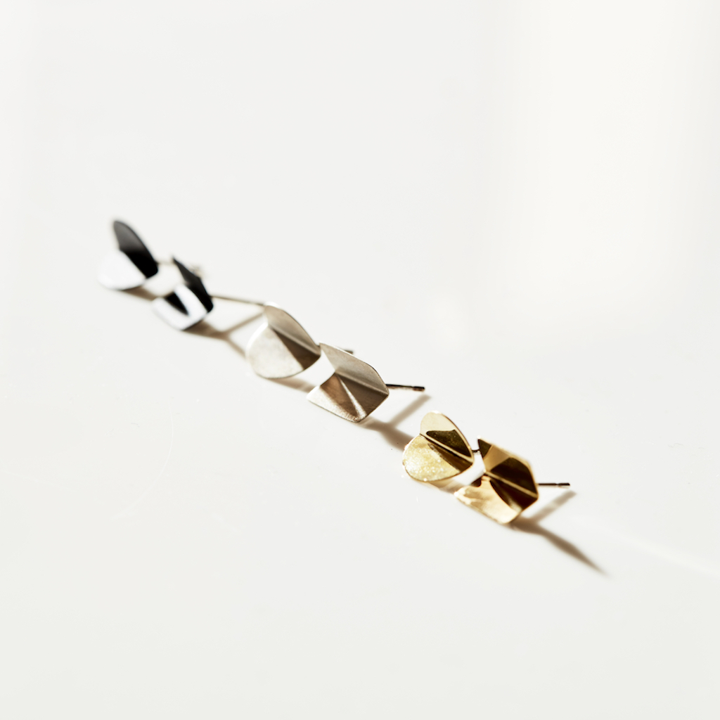 MONOMONO Gold Square mini studs