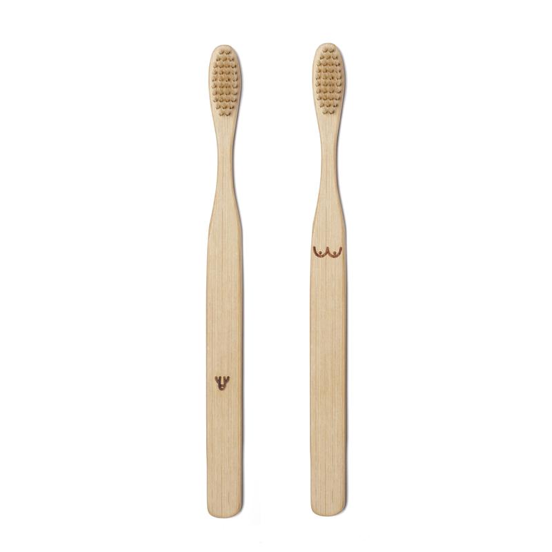 kikkerland-design-nudie-bamboo-toothbrush-set