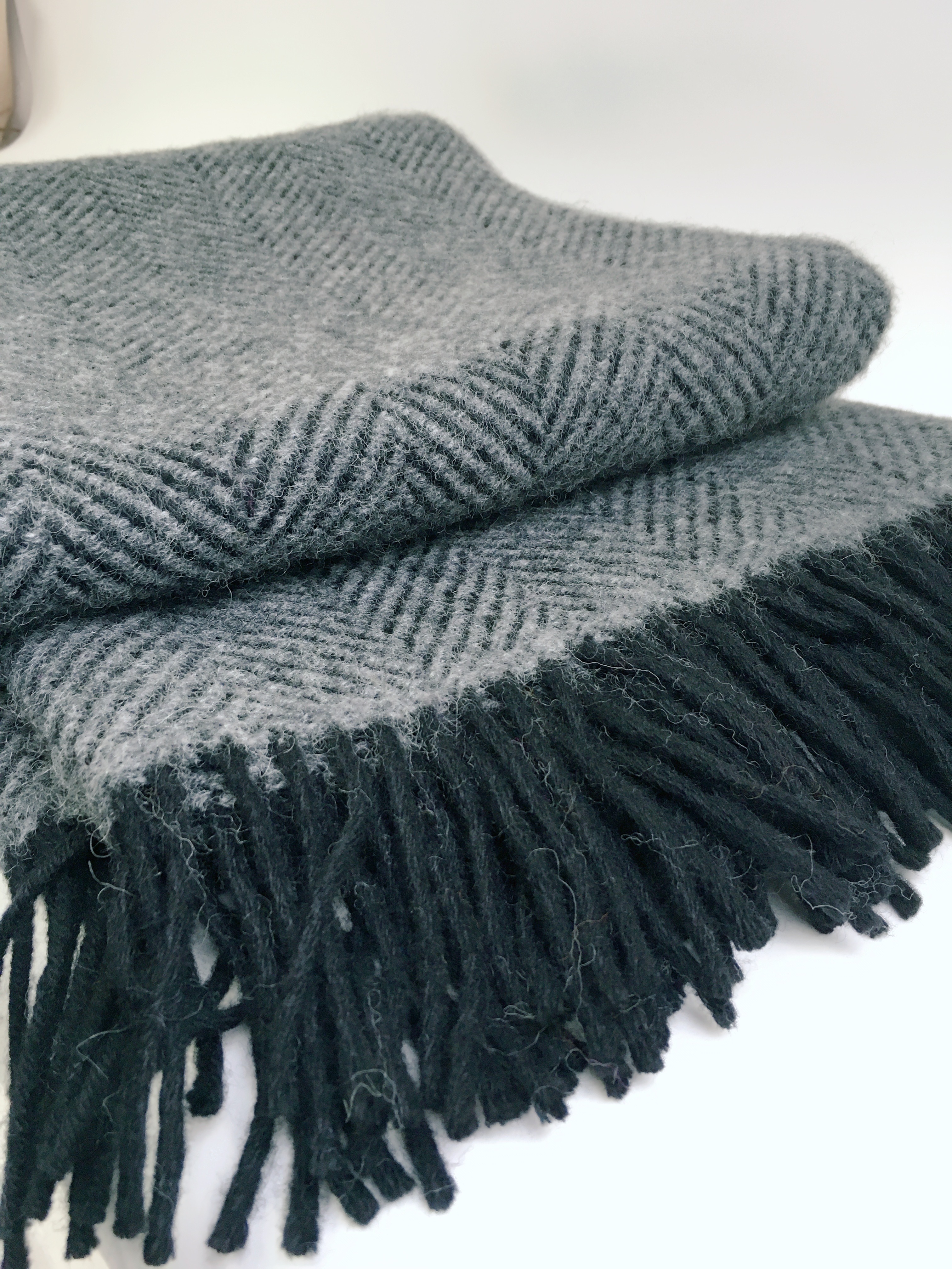 D&T Blanket Wool Herringbone Black Gray FB 05