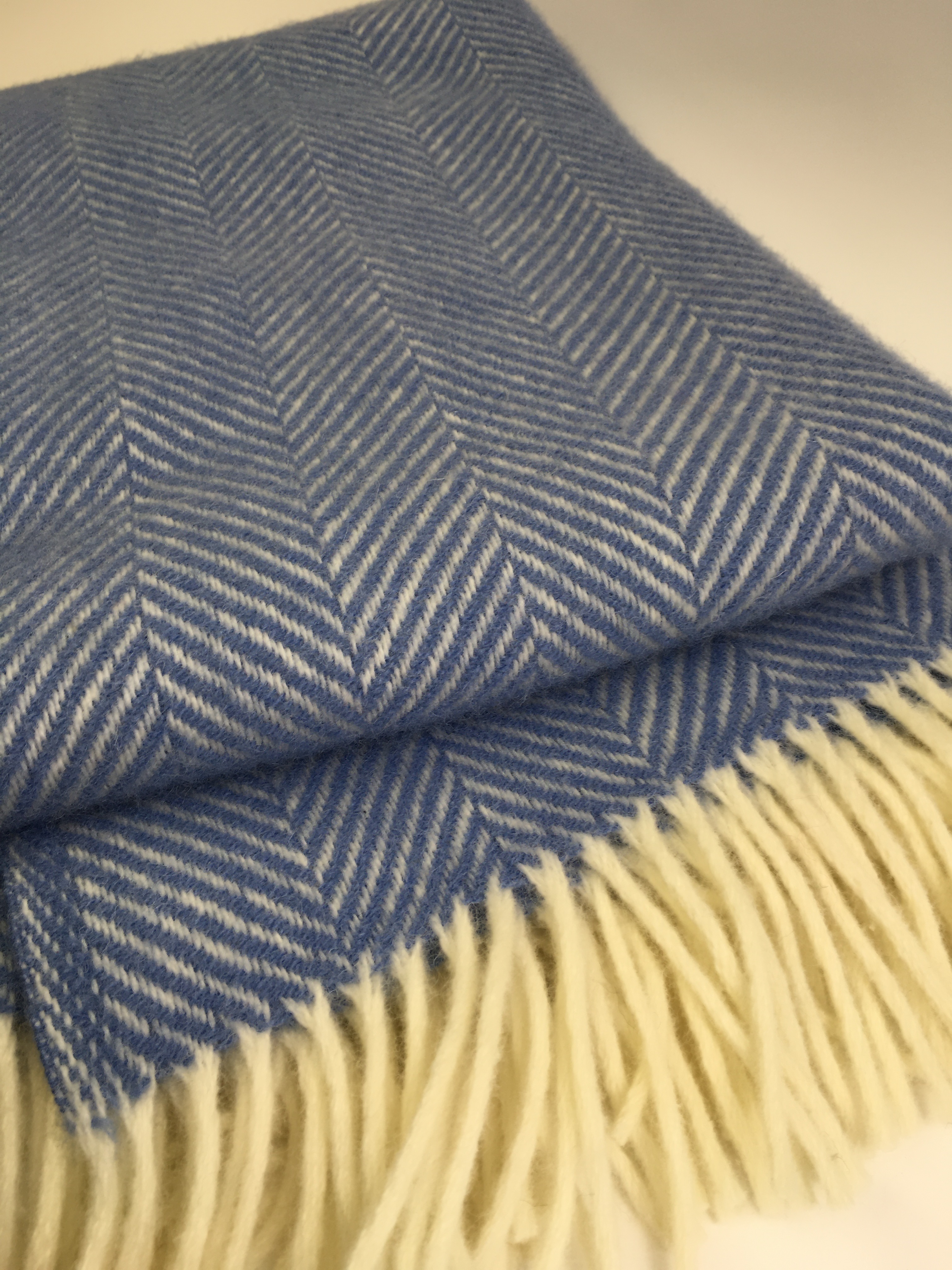 D&T  Blanket Wool Herringbone Blue Off White FB 55