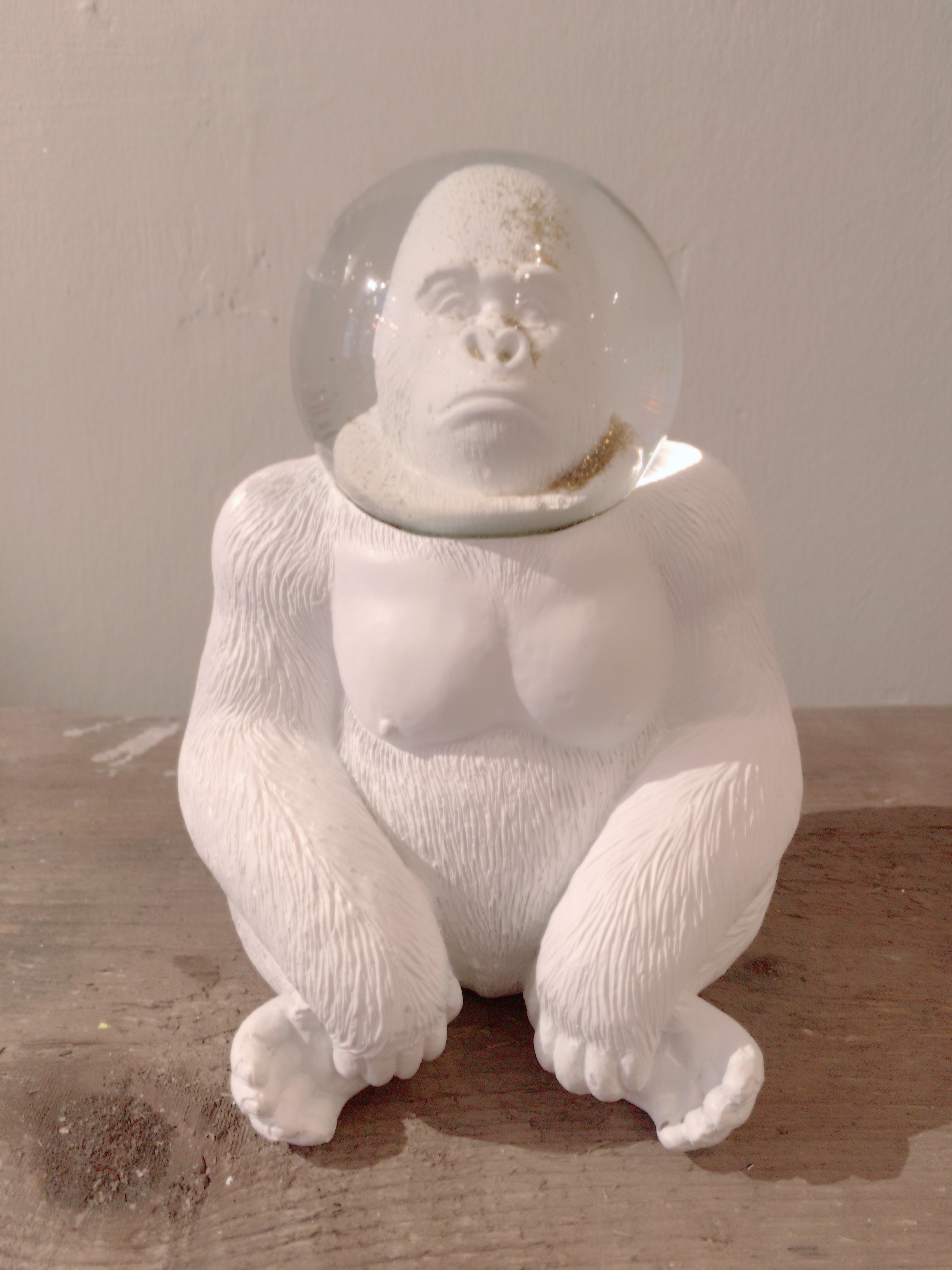 donkey-products-snow-globe-gorilla