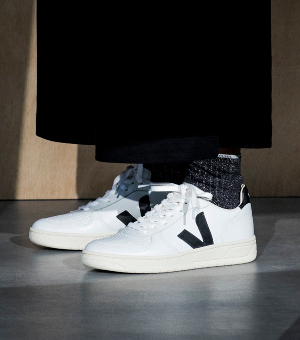 veja sneakers black and white