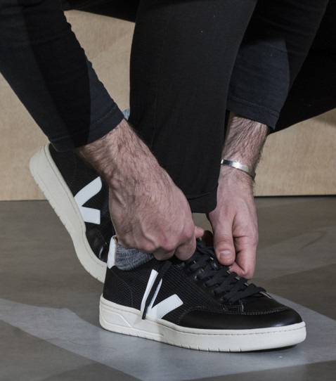 veja v12 mesh black