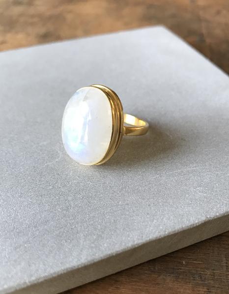 CollardManson Rainbow Moonstone Oval Ring Gold Plated