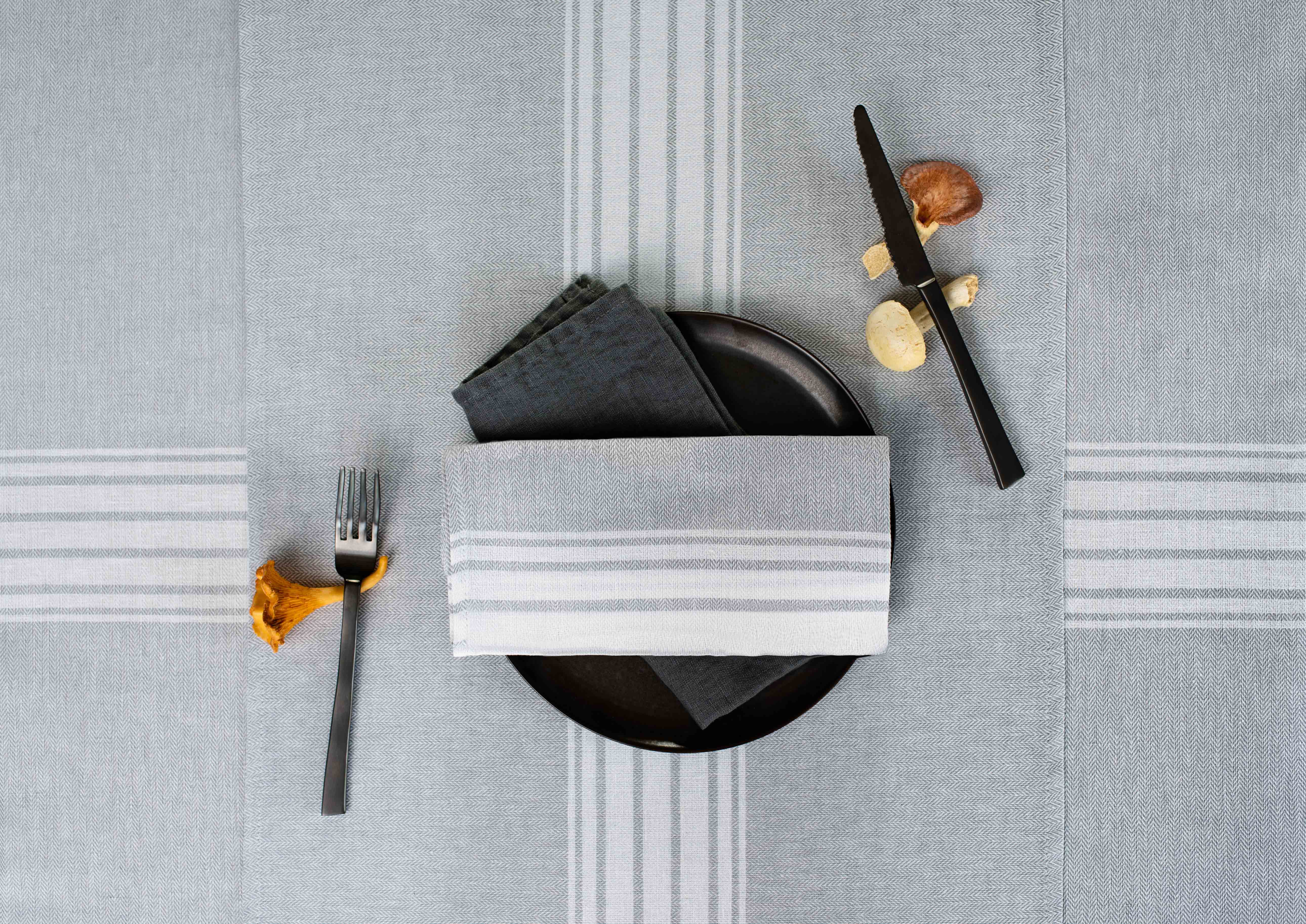 THE BROWNHOUSE INTERIORS Smigla XL Napkins 