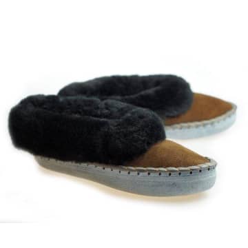 T&shop Mens Handmade Embroidered Sheepskin Slippers