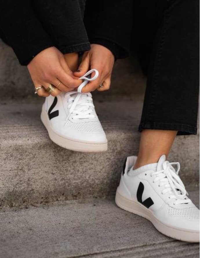 veja v10 extra white black