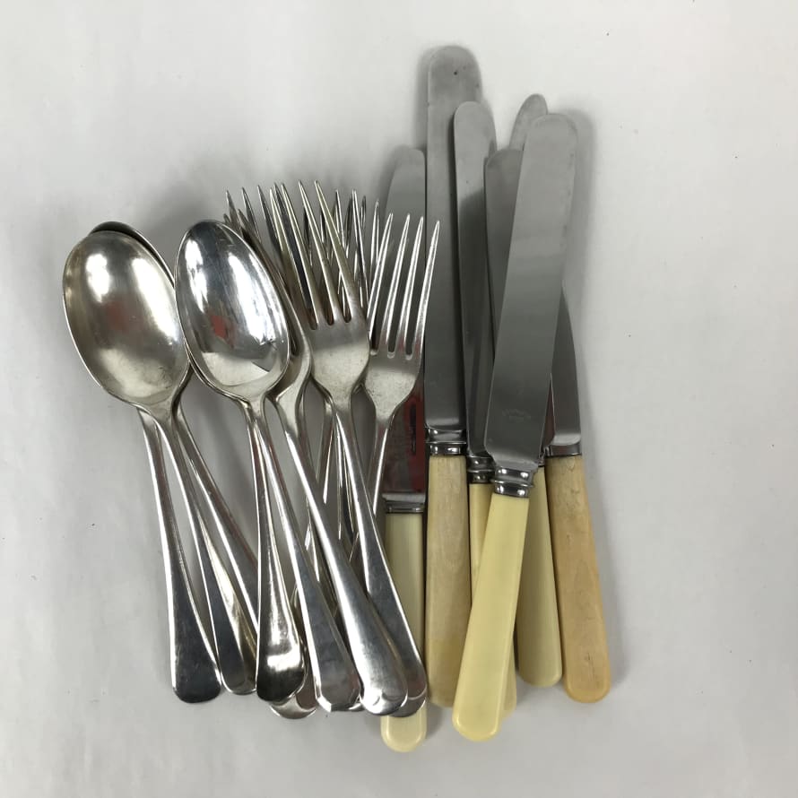 Utility Great Britain 18 Pieces Silver Plate Cutlery