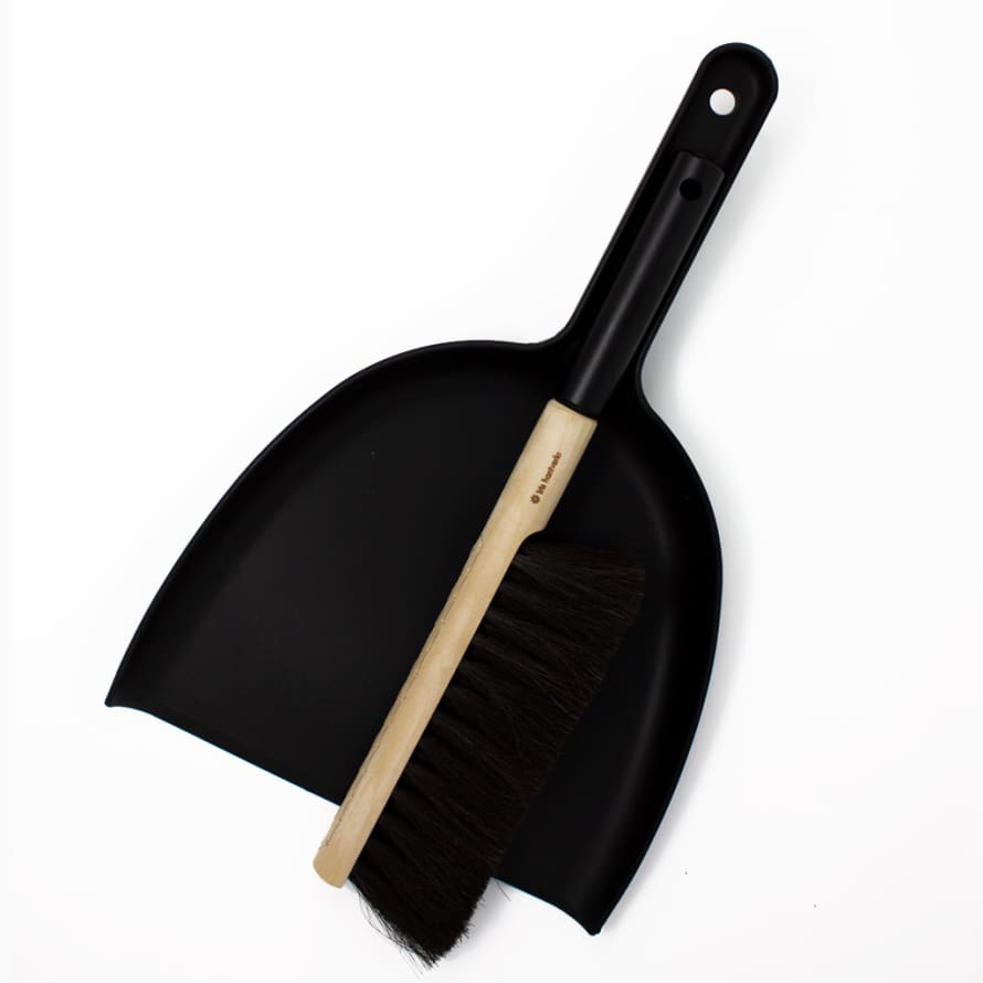 Iris Hantverk Black Handled Broom And Dustpan Set 