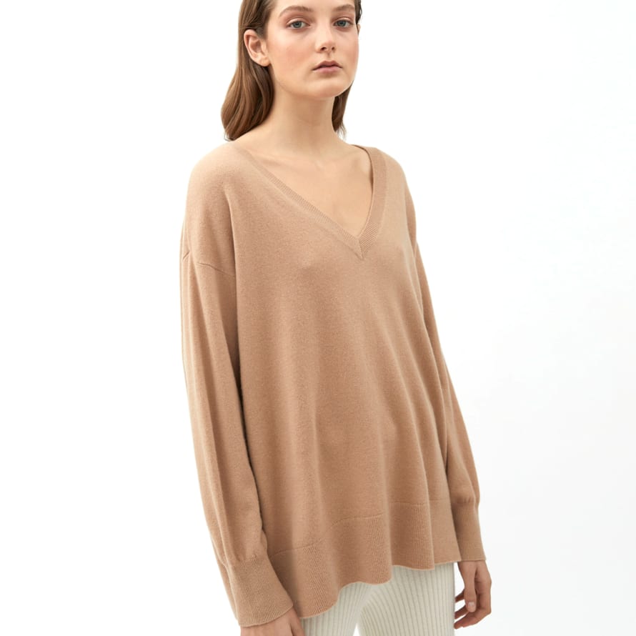 LISA YANG Caramel Juni V Neck Cashmere Sweater