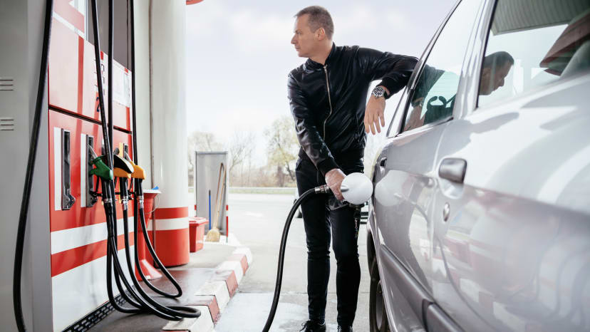 車輛與加油機台之間的夾縫