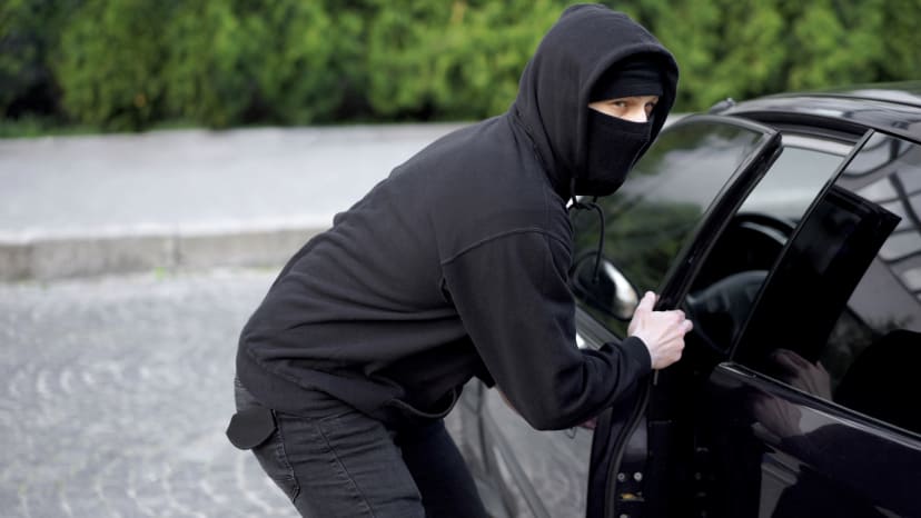 溜入無人駕駛座的歹徒