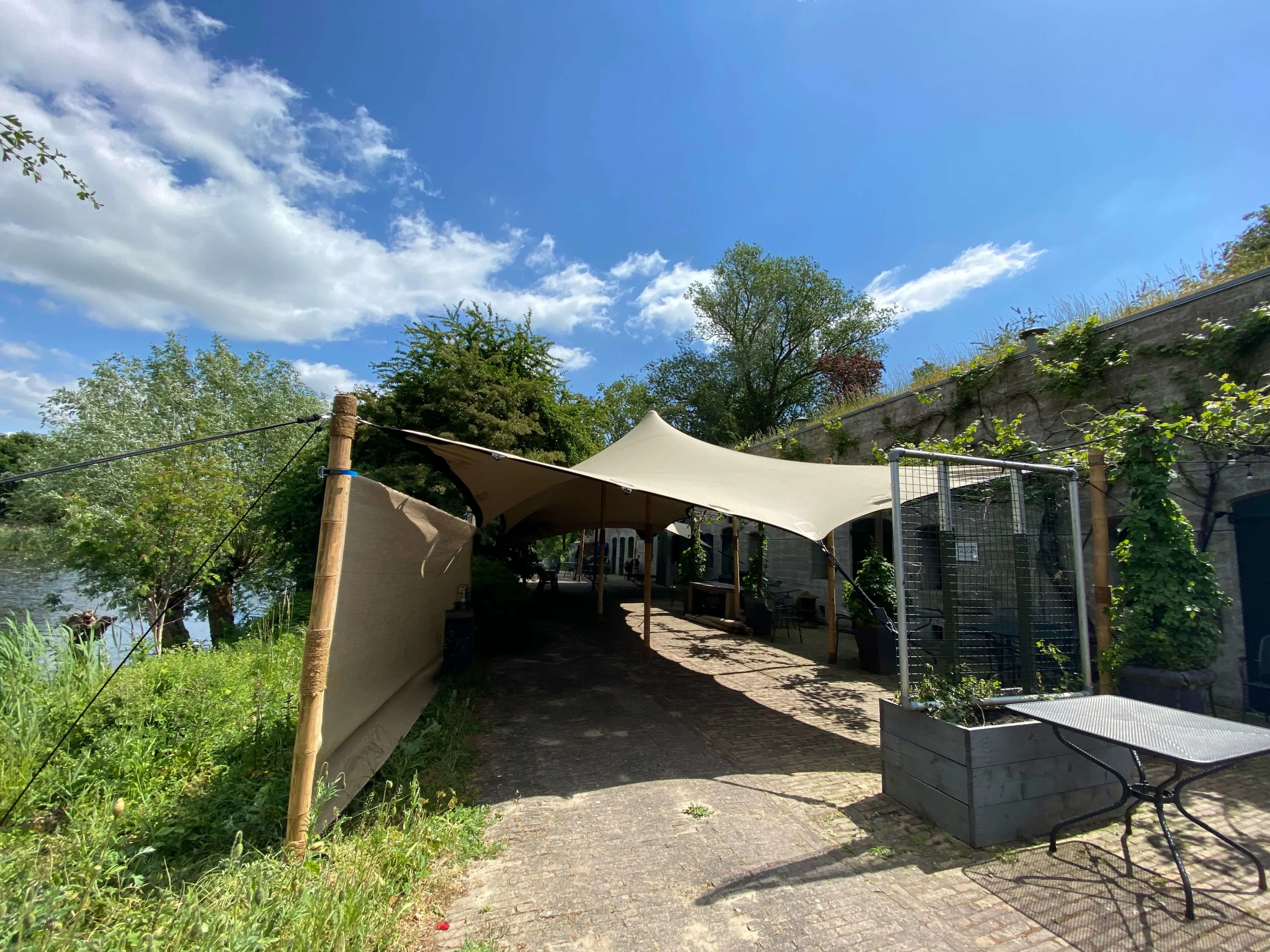 Stretchtent 5x20 meter huren