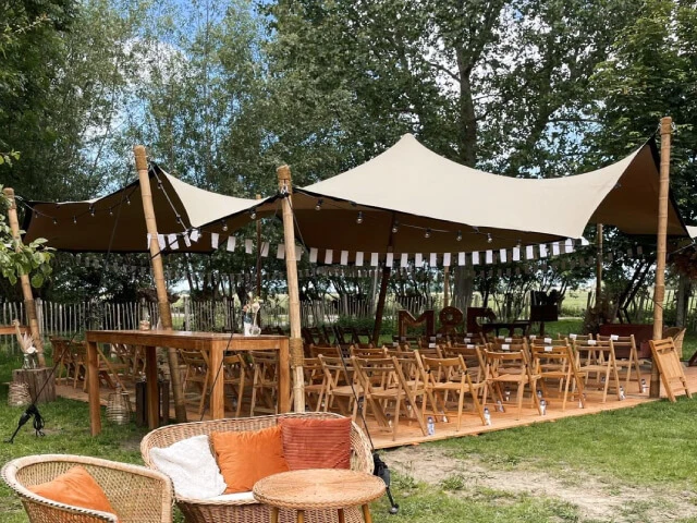 Stretchtent bruiloft in achtertuin