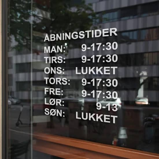 Simpel sticker med åbningstider