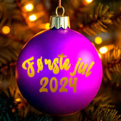 Min første jul med årstal klistermærke til julekugle