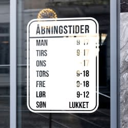 Åbningstider (sticker) firkantet med runde hjørner