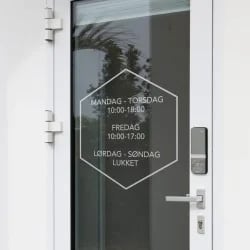 Åbningstider (sticker)  sekskantet