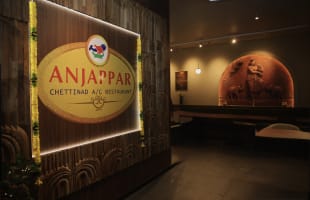 Werken als student bij Sri Aandavar Bavan
