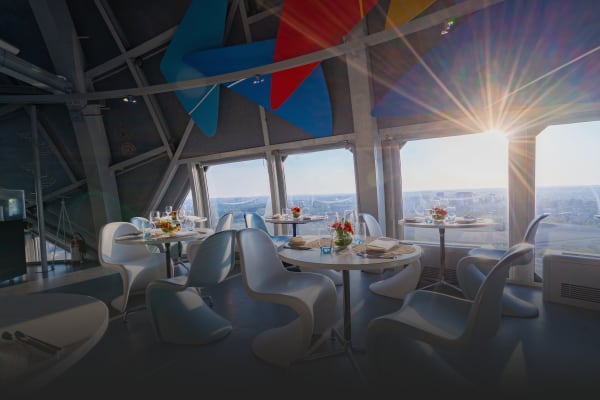 Working as a student at Atomium Restaurant