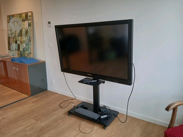 company image F9 Languages 24