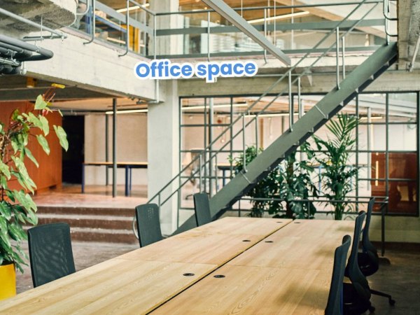 company image Jay // Superpowering B2B marketeers with AI 16