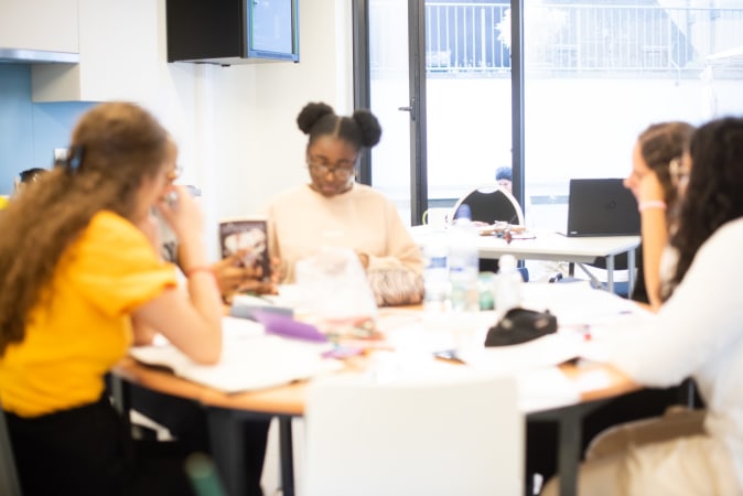 Explore jobs at Bravvo asbl - team picture