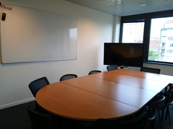 company image F9 Languages 25