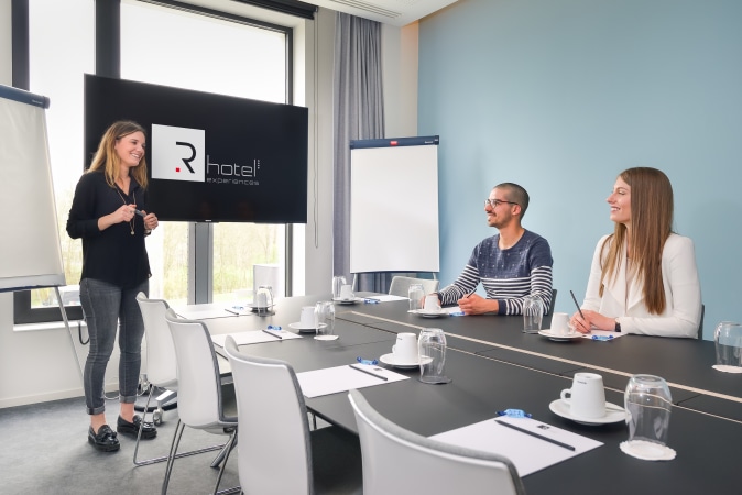 Join the team at R hotel experiences - HR picture 