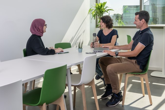 company image OMP 12