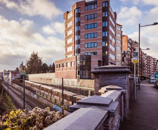 company image F9 Languages 16