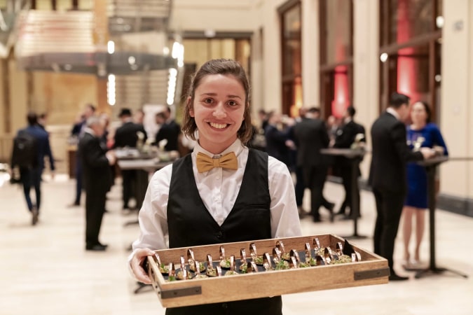 Job opportunities at Flying Service & Kitchenstaff 