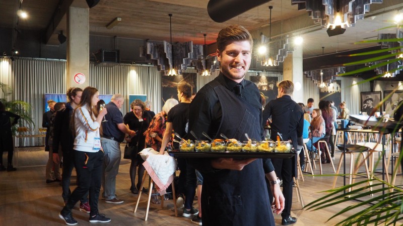 Join the team at Flying Service & Kitchenstaff - HR picture 