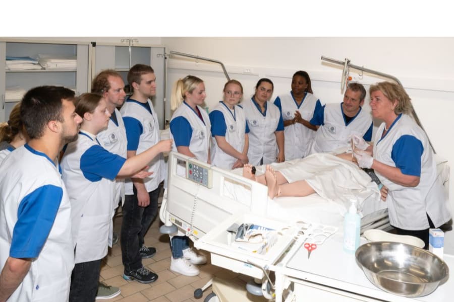 card image Vesalius Basisverpleegkunde