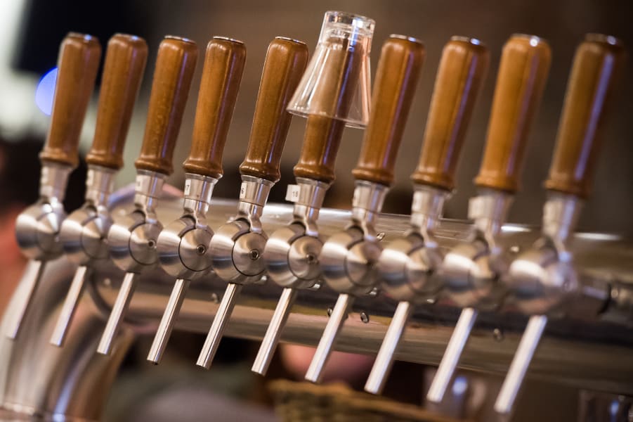 Working as an intern, student or young graduate at Moeder Lambic