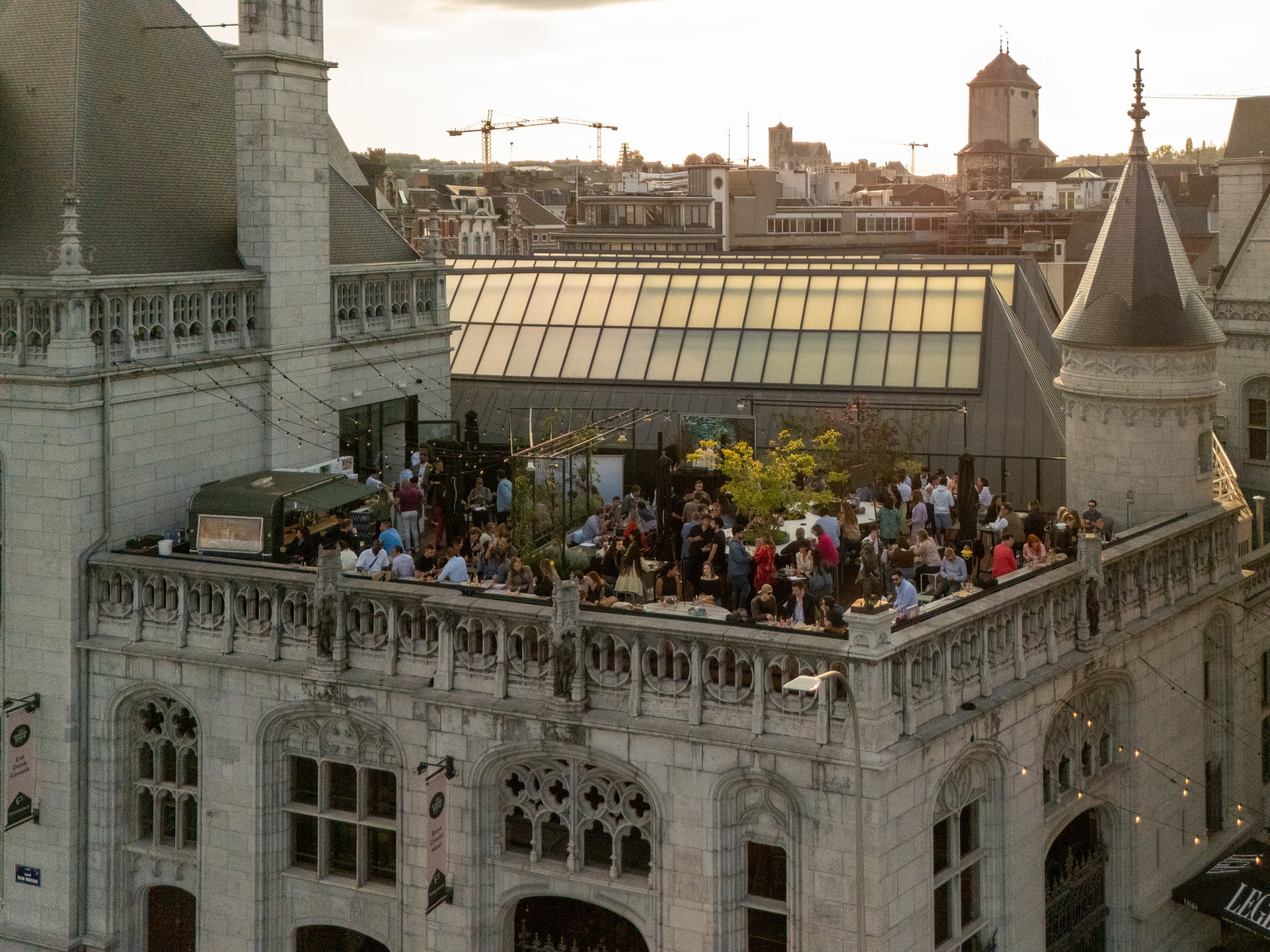 Working as an intern, student or young graduate at La Grand Poste