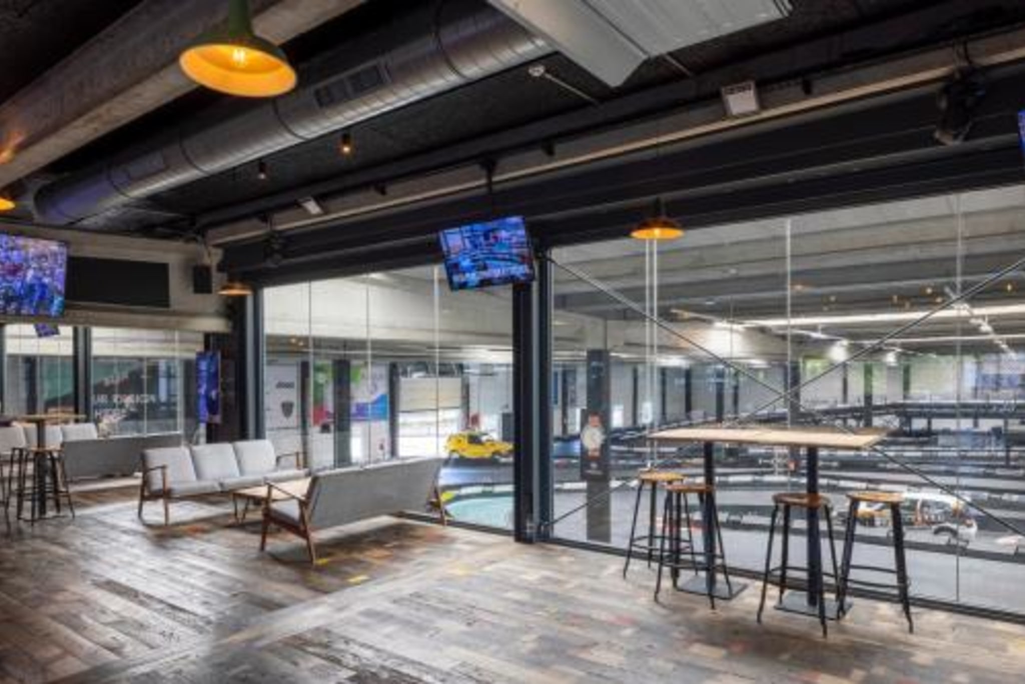 Working as an intern, student or young graduate at le bistro du Karting