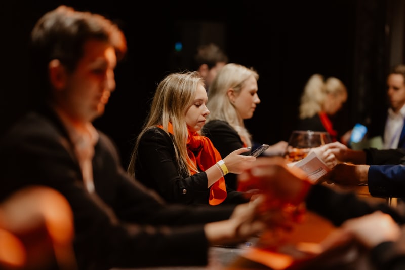 Word host/hostess op events en voetbalwedstrijden - student job offer at Silver Tie