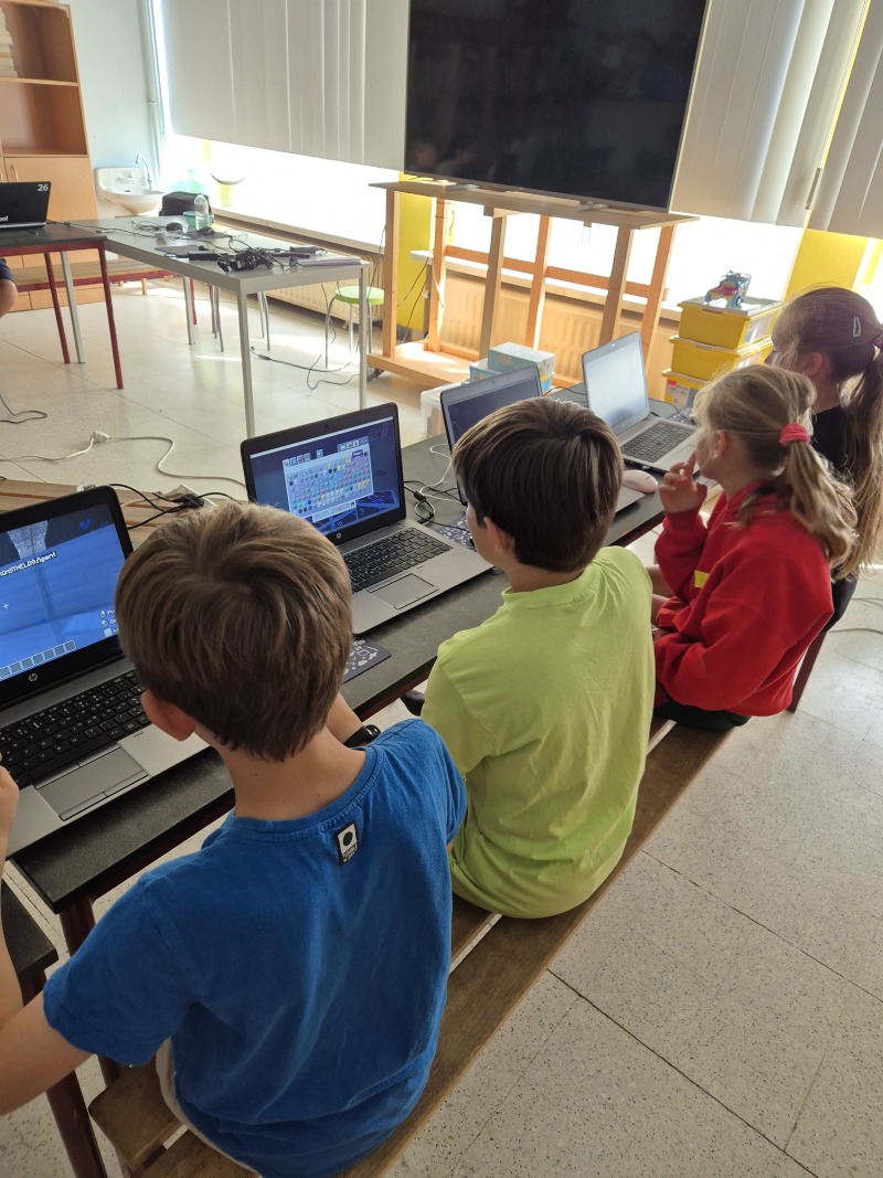 Coach met digitale vaardigheden, programmeertalent en robotics - studentenjob bij BEWEEGKRACHT vzw