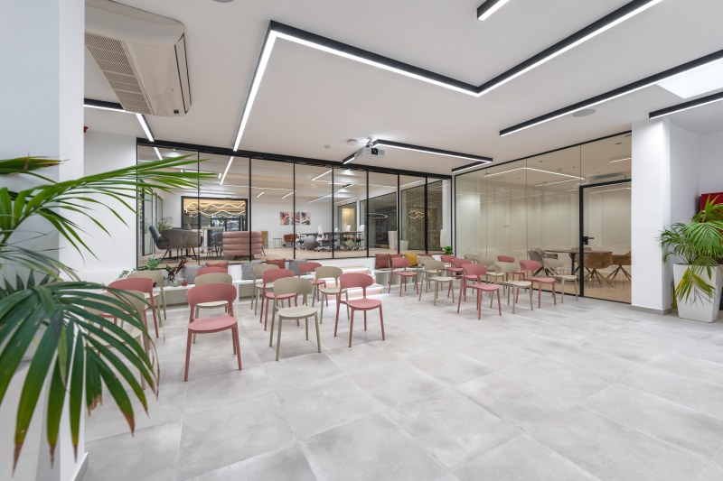 Stage marketing & vente - Rejoins un centre d'affaires dynamique et innovant - internship offer at Maison de l'Ingénierie et de la Construction (freee srl)